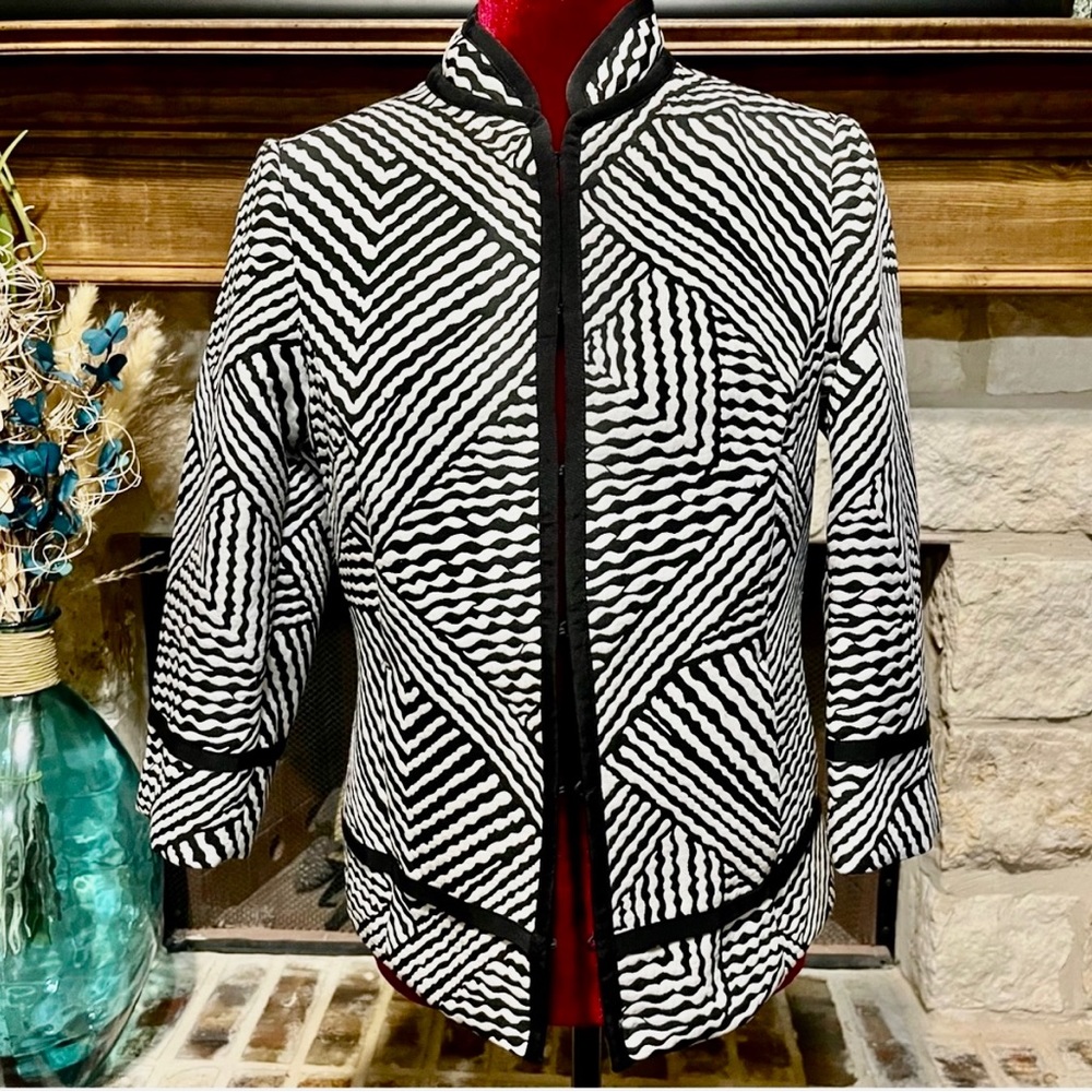 Chico’s Black and white mandarin style abstract print jacket